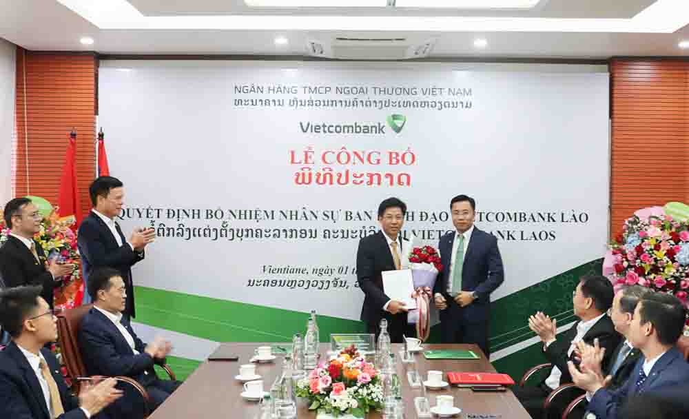 Lễ công bố quyết định về nhân sự Ban lãnh đạo Vietcombank Lào