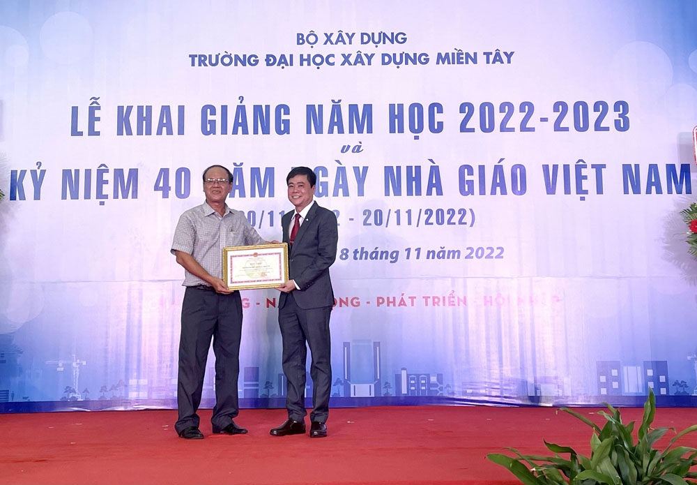 Khai giảng Trường Đại học Xây dựng Miền Tây: Trao học bổng cho sinh viên trị giá 1,3 tỷ đồng