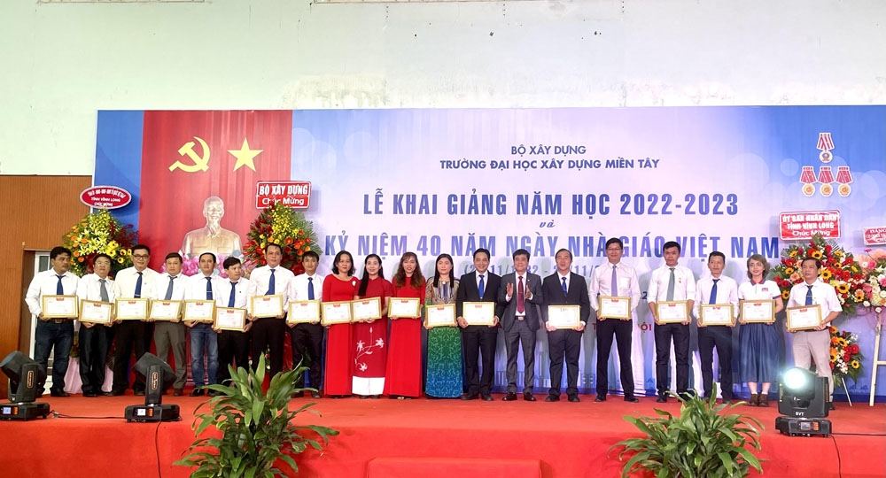 Khai giảng Trường Đại học Xây dựng Miền Tây: Trao học bổng cho sinh viên trị giá 1,3 tỷ đồng