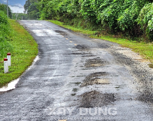 Kon Tum: Quốc lộ 14C vừa hết thời gian bảo hành đã xuống cấp nghiêm trọng