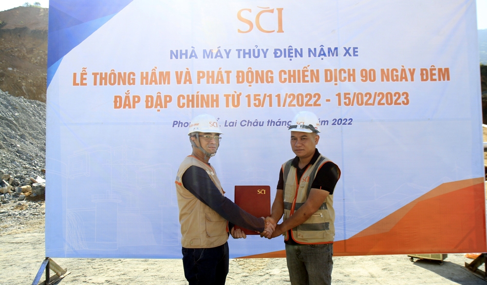 Thông hầm và phát động chiến dịch 90 ngày đêm thi công đắp đập chính tại thủy điện Nậm Xe