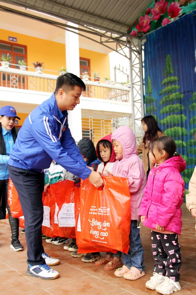 Mèo Vạc: Hành trình thiện nguyện “Đông ấm vùng cao 2022”