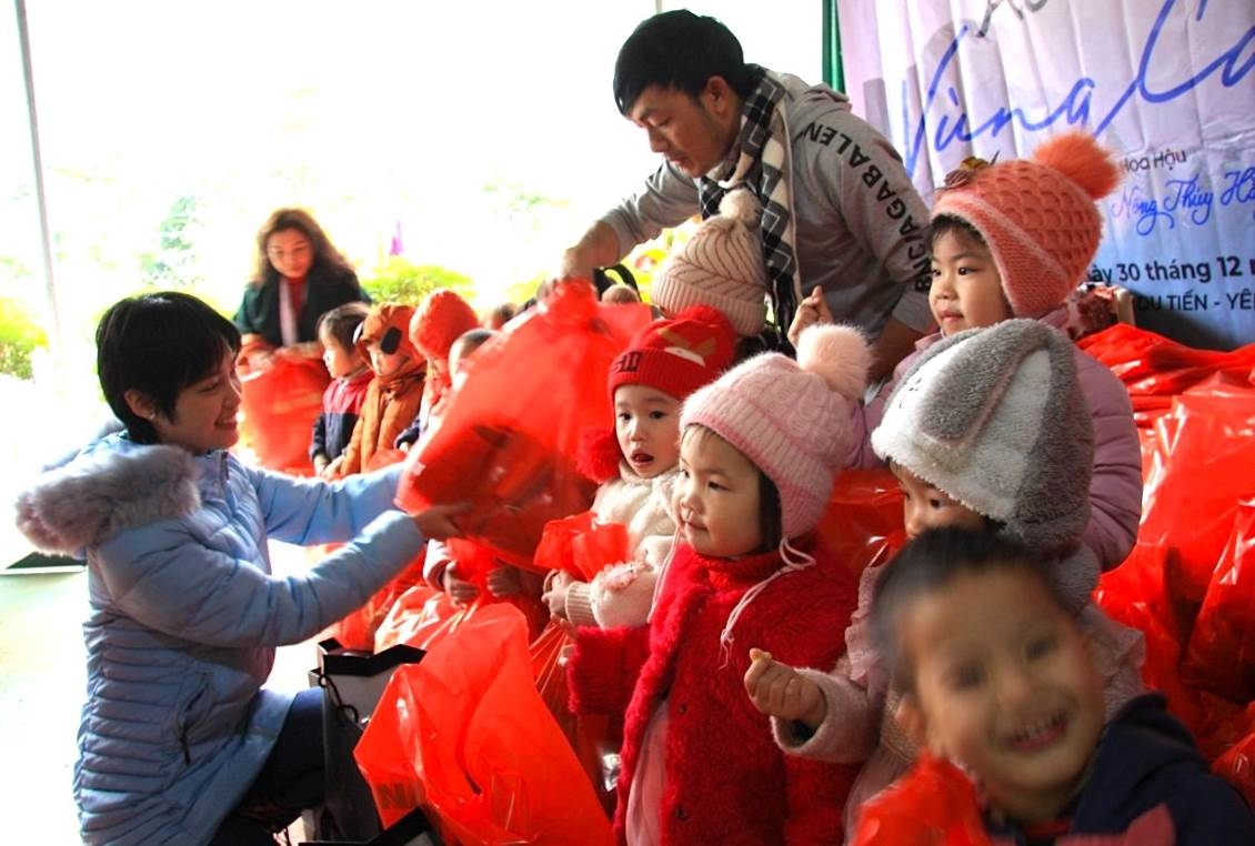 “Áo ấm vùng cao”: Mang yêu thương đến với giáo dục huyện Yên Minh, Hà Giang