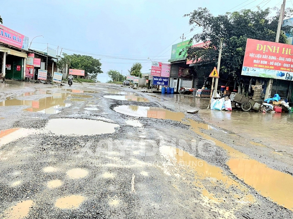 Đắk Lắk: Người dân “kêu trời” vì đường liên xã xuống cấp nghiêm trọng