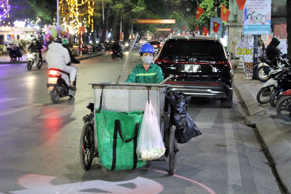 Tâm sự của nữ lao công 30 năm không đón giao thừa với gia đình