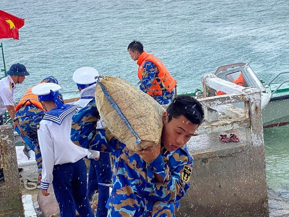 Hành trình đặc biệt mang vật liệu xây dựng ra Trường Sa dịp Xuân Quý Mão 2023