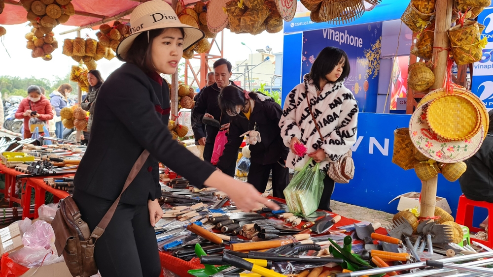 Nam Định: Hội chợ Viềng đón hàng nghìn người du xuân đầu năm mới