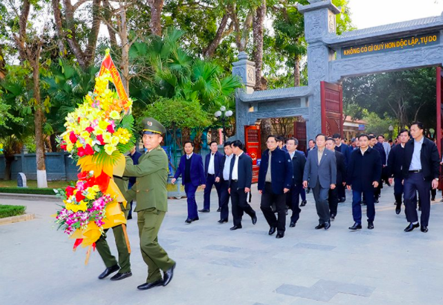 Thủ tướng Chính phủ Phạm Minh Chính dâng hoa, dâng hương tưởng niệm Chủ tịch Hồ Chí Minh