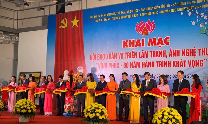 Khai mạc Hội báo xuân và Triển lãm tranh, ảnh nghệ thuật “Vĩnh Phúc - 60 năm hành trình khát vọng”