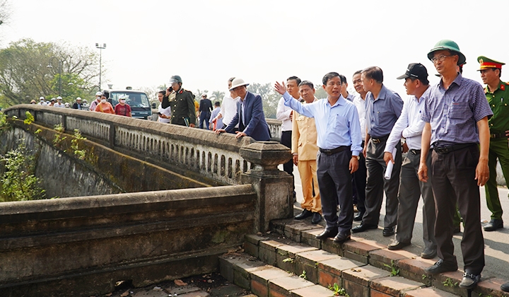 Lấy ý kiến người dân về phương án xây dựng cầu gỗ để đi vào Đại nội Huế