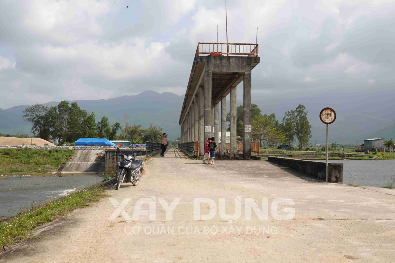 Bình Định: Sạt lở bờ sông La Tinh là do người dân nuôi vịt chứ không phải do khai thai thác cát