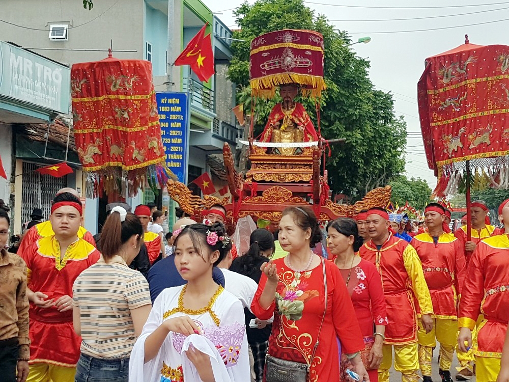 Quảng Ninh: Hiểm họa từ việc đốt vàng mã trên đường phố