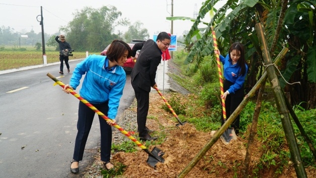 Thừa Thiên – Huế: Khởi động Tháng thanh niên và phát động tết trồng cây