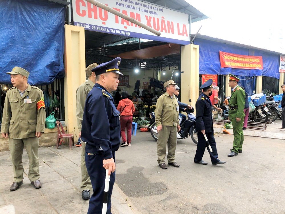 Tây Hồ (Hà Nội): Phường Xuân La ra quân xử lý tình trạng lấn chiếm vỉa hè