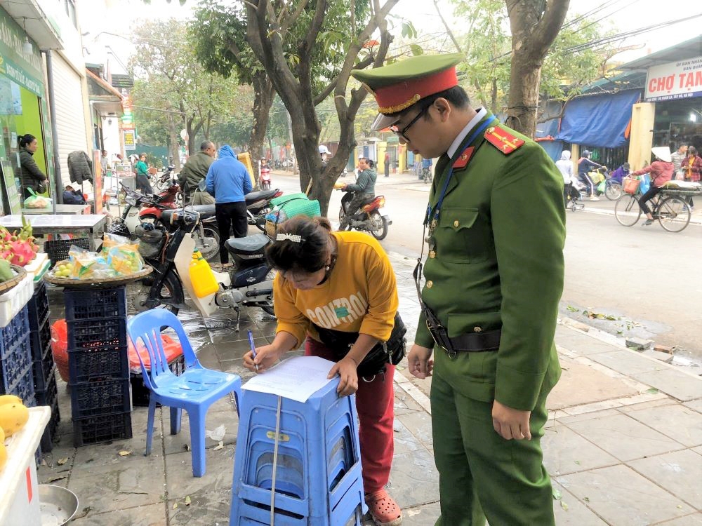 Tây Hồ (Hà Nội): Phường Xuân La ra quân xử lý tình trạng lấn chiếm vỉa hè