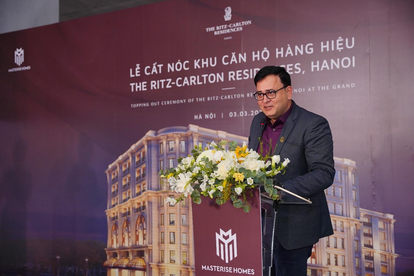 Khu căn hộ hàng hiệu The Ritz-Carlton Residences chính thức cất nóc