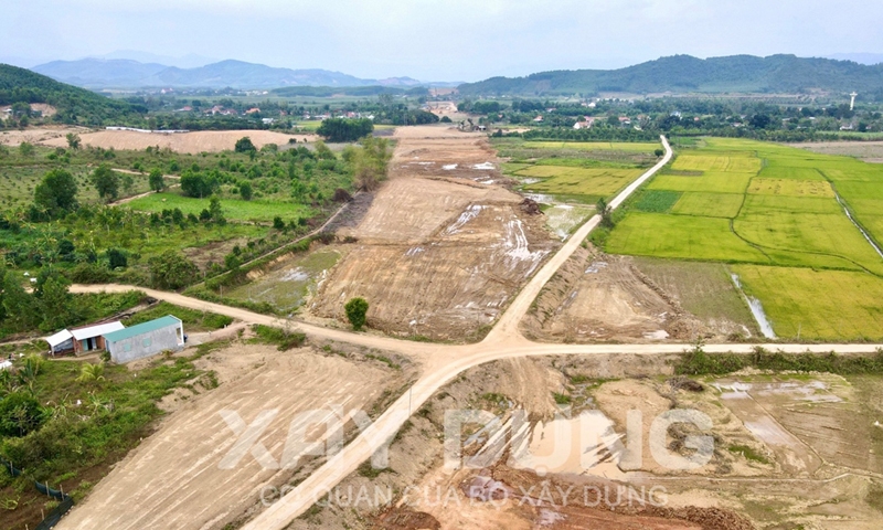 Diên Khánh (Khánh Hòa): Những chuyến xe đêm, lấy đất đường cao tốc đổ về nhà máy gạch Tuynel