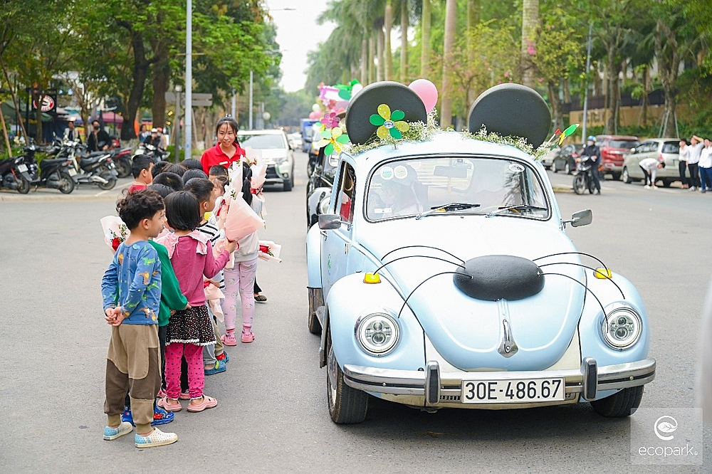 Thông điệp gửi mẹ qua chiếc chong chóng tuổi thơ