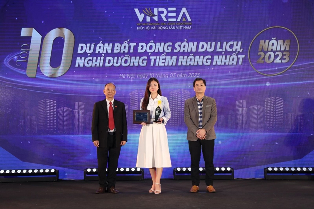 Văn Phú - Invest giành cú đúp giải thưởng tại Lễ vinh danh Thương hiệu bất động sản dẫn đầu năm 2022-2023