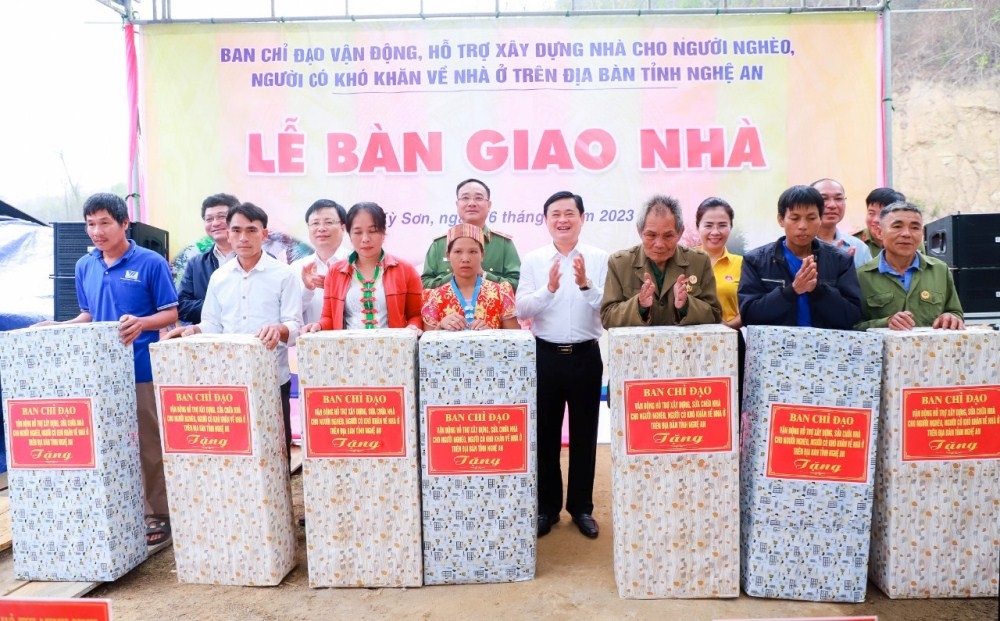 Nghệ An: Bàn giao những căn nhà đầu tiên trong chương trình vận động hỗ trợ xây dựng nhà cho người nghèo, người khó khăn về nhà ở