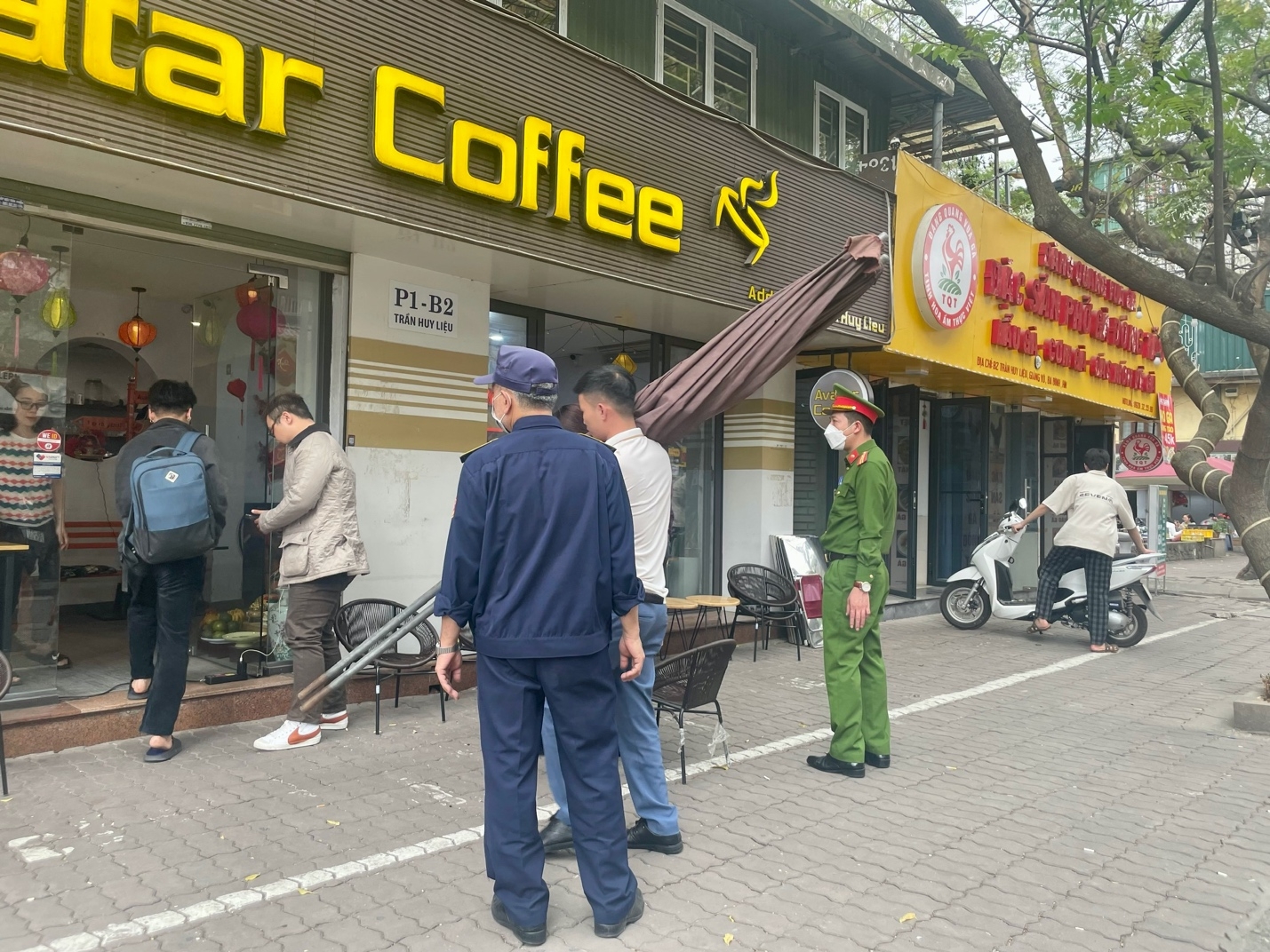 Hà Nội: Công an phường Giảng Võ tăng cường xử lý, giải quyết các vi phạm liên quan đến trật tự đô thị trên địa bàn