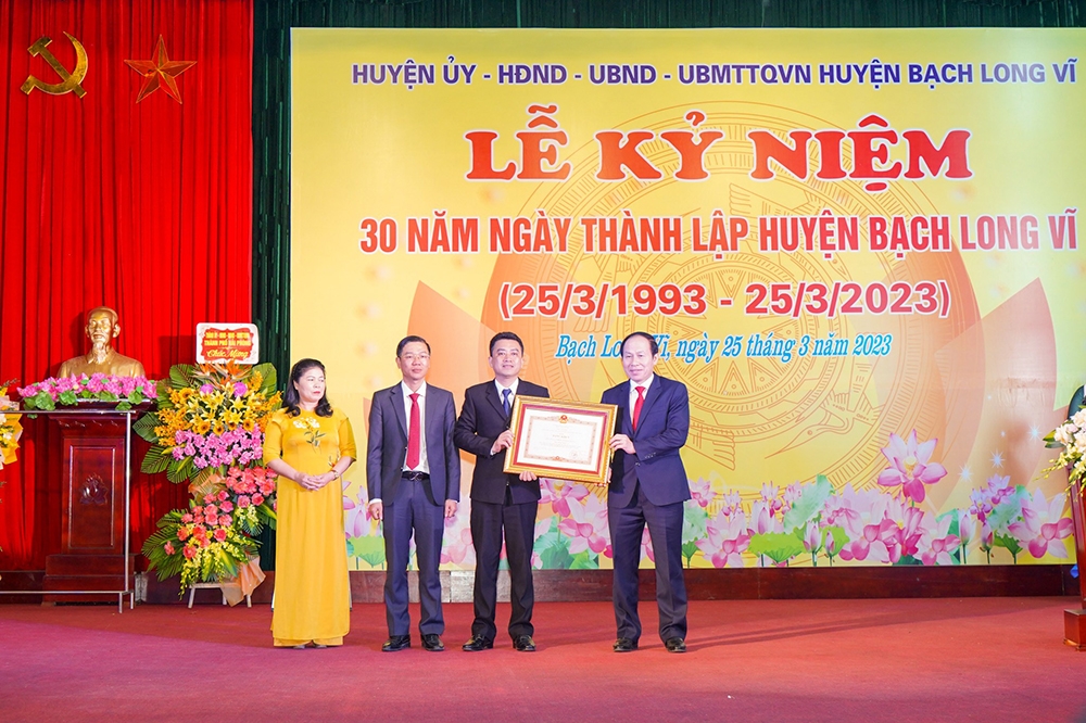 Tưng bừng kỷ niệm 30 năm Ngày thành lập huyện đảo Bạch Long Vĩ