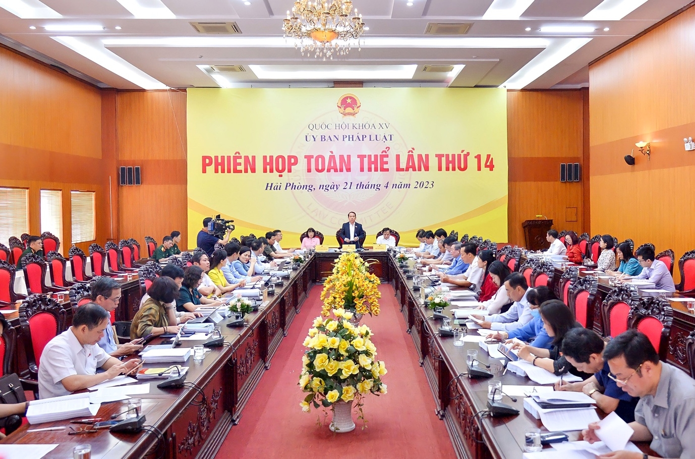 Uỷ ban pháp luật họp phiên toàn thể lần thứ 14 thẩm tra dự án Luật Nhà ở (sửa đổi)