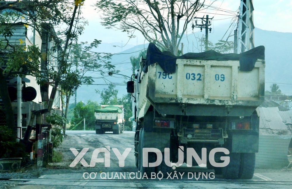 Khánh Hòa: Công ty Khánh Vĩnh tiếp tục chạy tiến độ san lấp dự án đường gom dọc Quốc lộ 27C