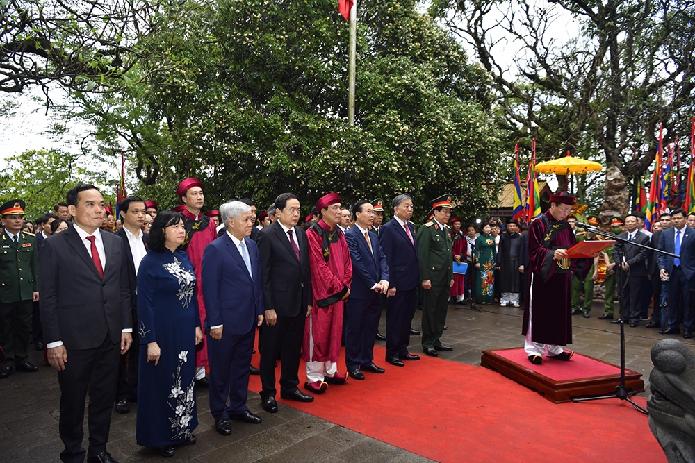 Giỗ Tổ Hùng Vương 2023: Chủ tịch nước Võ Văn Thưởng và lãnh đạo Đảng, Nhà nước dâng hương