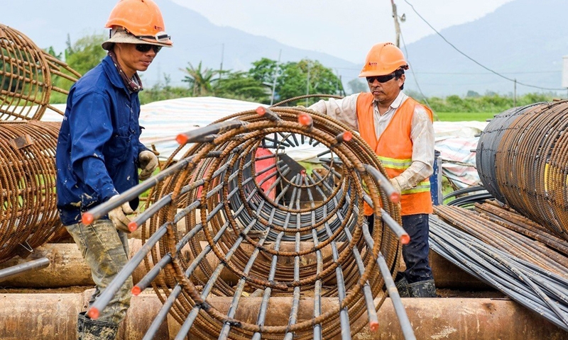 Thi công xuyên lễ trên đại công trường cao tốc Bắc - Nam