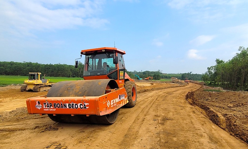 Cao tốc Quảng Ngãi – Hoài Nhơn: Yêu cầu nhà thầu tổ chức thi công linh hoạt, phù hợp với điều kiện thực tế