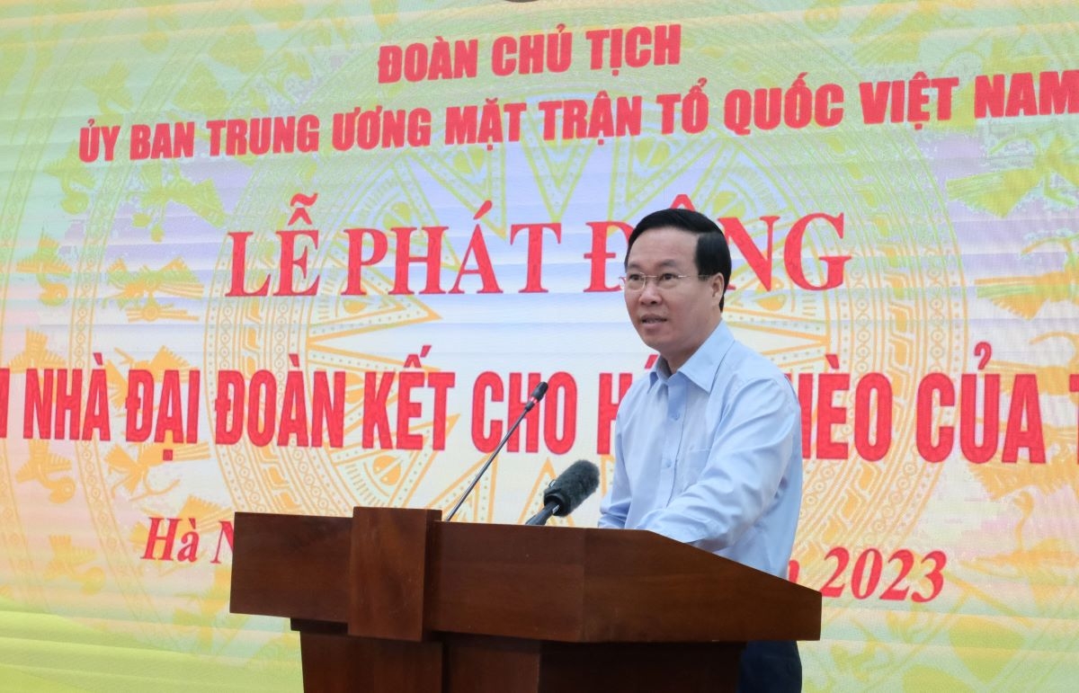 Chủ tịch nước dự lễ phát động ủng hộ làm nhà Đại đoàn kết ở Điện Biên