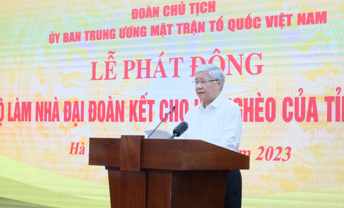 Chủ tịch nước dự lễ phát động ủng hộ làm nhà Đại đoàn kết ở Điện Biên