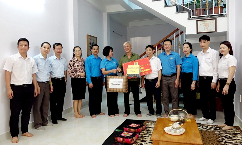 Công đoàn Xây dựng Việt Nam: Trao tặng nhà “Mái ấm Công đoàn” cho đoàn viên có hoàn cảnh khó khăn