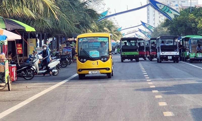 Hoằng Hóa (Thanh Hóa): Xe điện tại Khu du lịch biển Hải Tiến hoạt động “bát nháo” tiềm ẩn nguy cơ tai nạn giao thông