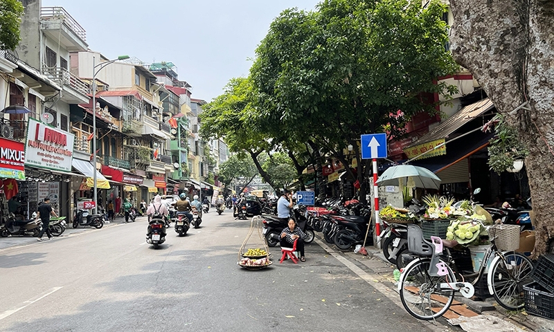 Hà Nội: Vỉa hè, lòng đường bị tái chiếm hàng ngày, chưa xử lý dứt điểm