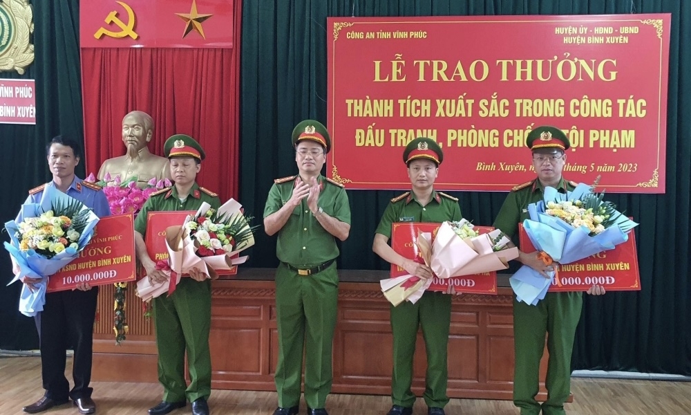 Vĩnh Phúc: Trao thưởng Công an huyện Bình Xuyên trong công tác đấu tranh, phòng chống tội phạm