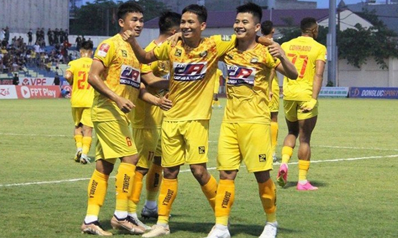 Chiến thắng CLB Viettel trên sân nhà, CLB Đông Á Thanh Hóa đứng đầu bảng xếp hạng