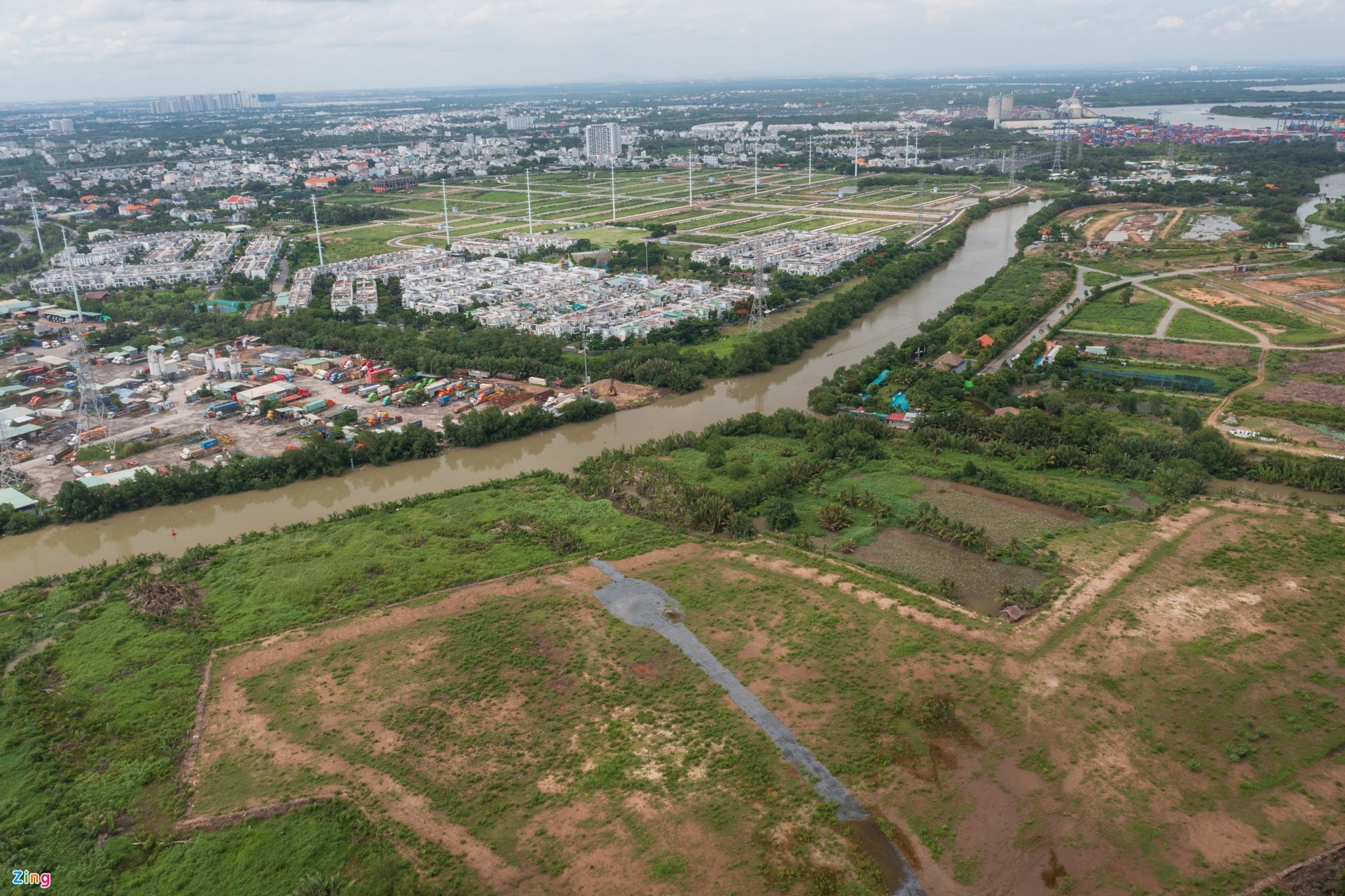 Chủ đầu tư ngoại 'thâu tóm' hàng loạt dự án bất động sản ở TP.HCM