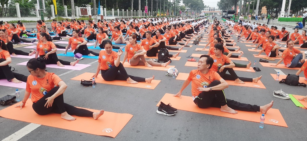 Đồng Tháp: 500 người tham gia đồng diễn Ngày quốc tế Yoga “Một thế giới, một sức khỏe chung”