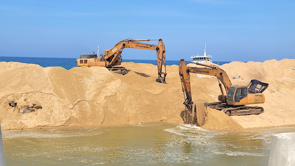 Quảng Ngãi: Khẩn trương hoàn thành công trình kè chống sạt lở bờ biển Thạnh Đức
