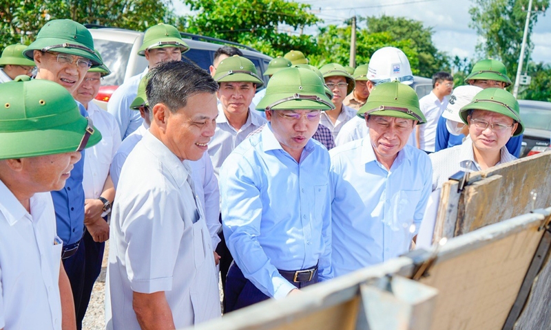 Kiểm tra tiến độ triển khai các dự án cầu đường bộ chiến lược kết nối giữa Hải Phòng và Quảng Ninh