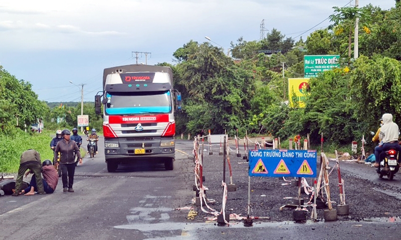 Đắk Nông: Công ty Xây dựng Hoàng Vũ thi công Quốc lộ 14 thiếu an toàn gây tai nạn giao thông