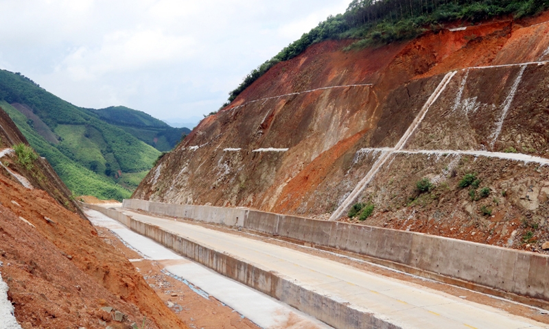 Tiên Yên (Quảng Ninh): Đường mới thay đường cũ, rút ngắn gần 7 lần