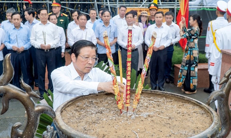 Trưởng Ban Nội chính Trung ương và lãnh đạo tỉnh Bà Rịa – Vũng Tàu thăm, tặng quà các gia đình chính sách