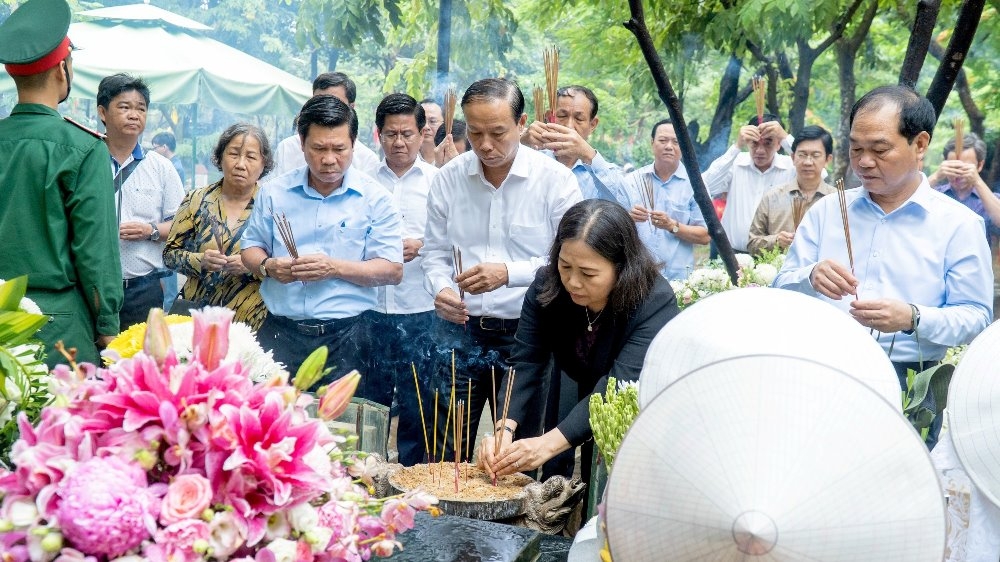 Trưởng Ban Nội chính Trung ương và lãnh đạo tỉnh Bà Rịa – Vũng Tàu thăm, tặng quà các gia đình chính sách