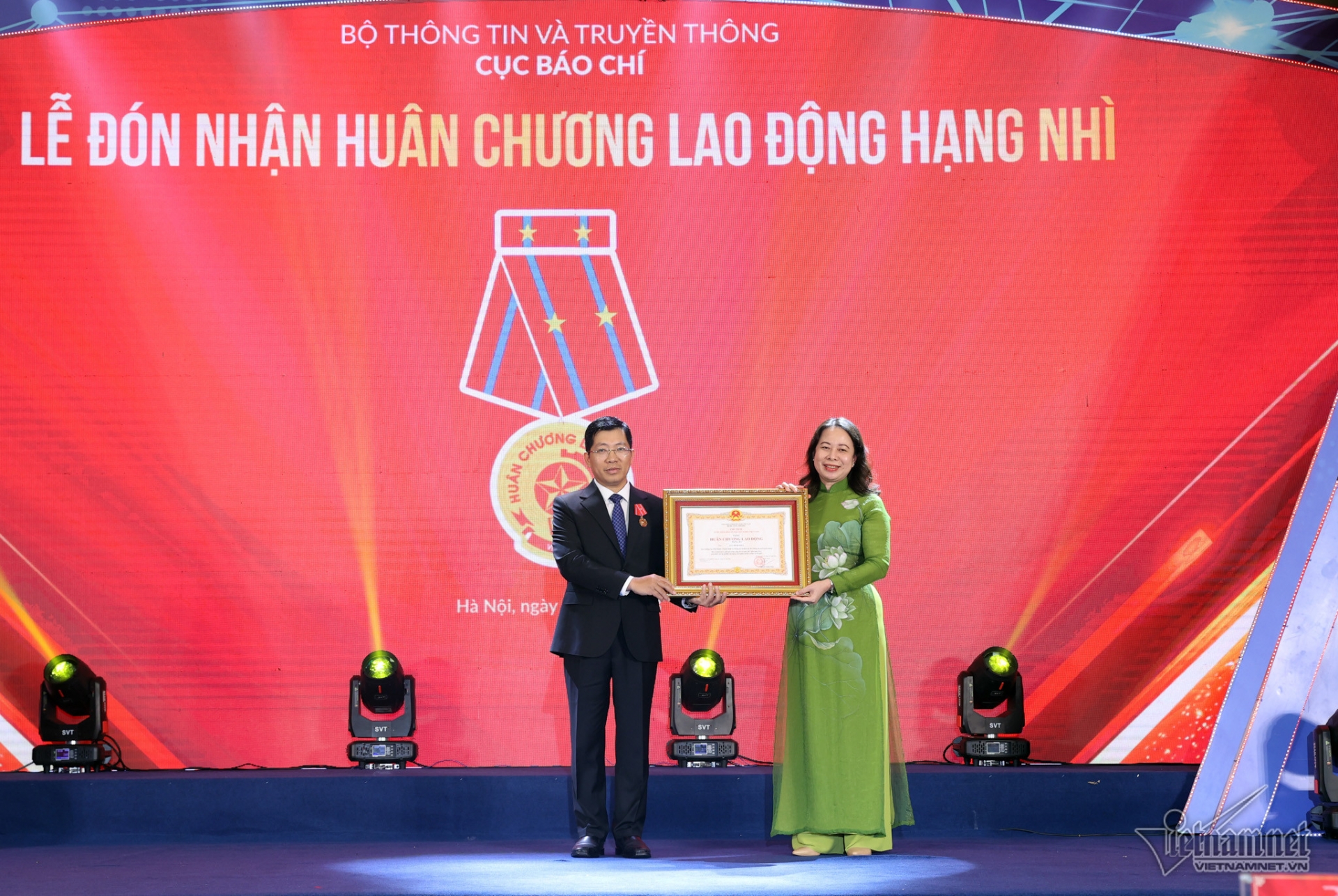 Cục Báo chí đón nhận Huân chương Lao động hạng Nhì