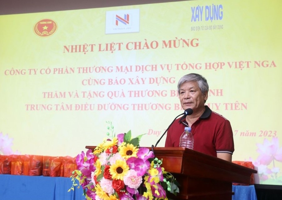 Báo Xây dựng và Công ty Cổ phần Thương mại Dịch vụ Tổng hợp Việt Nga thăm tặng quà thương binh tại Trung tâm điều dưỡng thương binh Duy Tiên