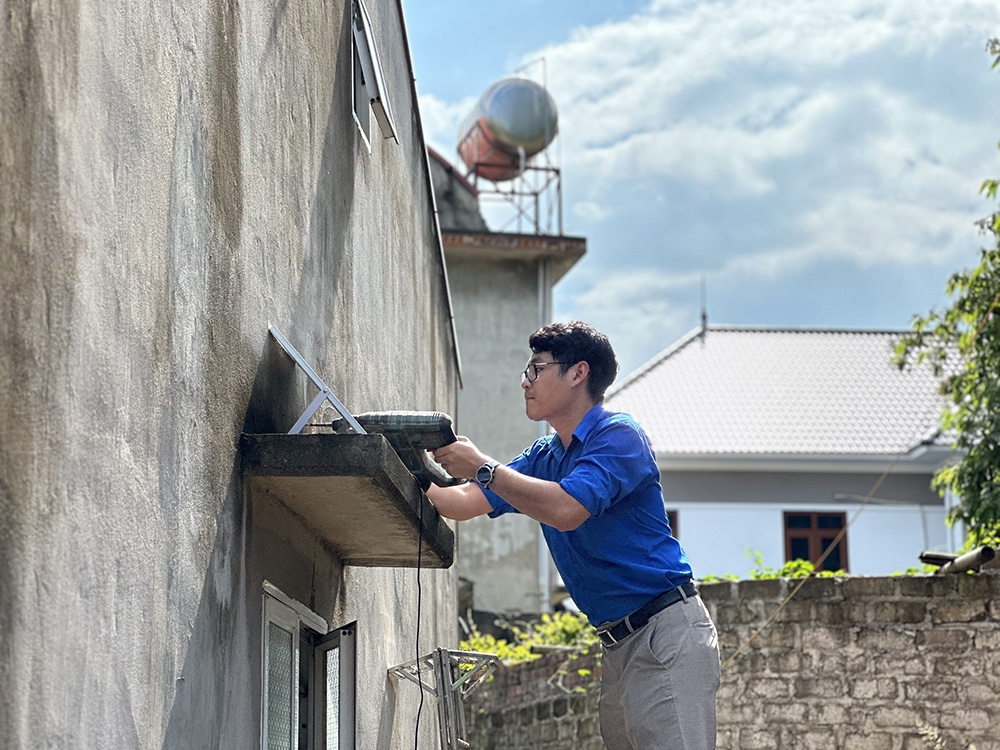 Đoàn Thanh niên Bộ Xây dựng thăm, tặng quà các Mẹ Việt Nam anh hùng