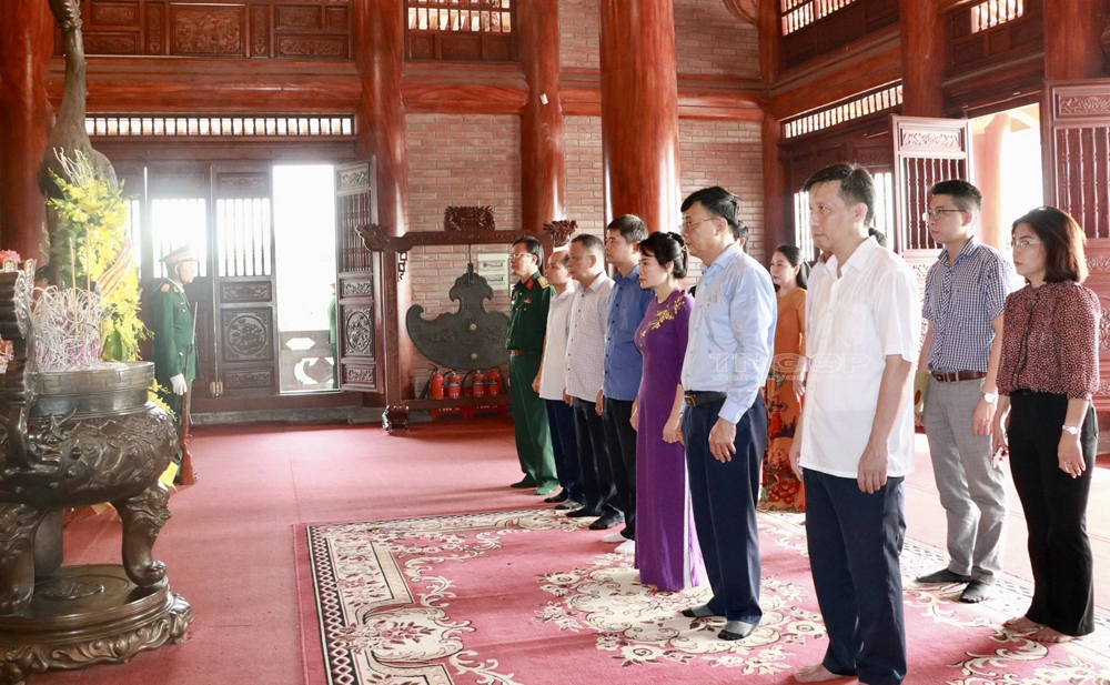 Thái Nguyên: Dâng hương tưởng nhớ các anh hùng liệt sĩ tại Khu di tích lịch sử quốc gia 27/7